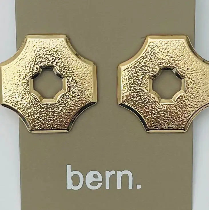 Chic Quatrefoid Gold Studs