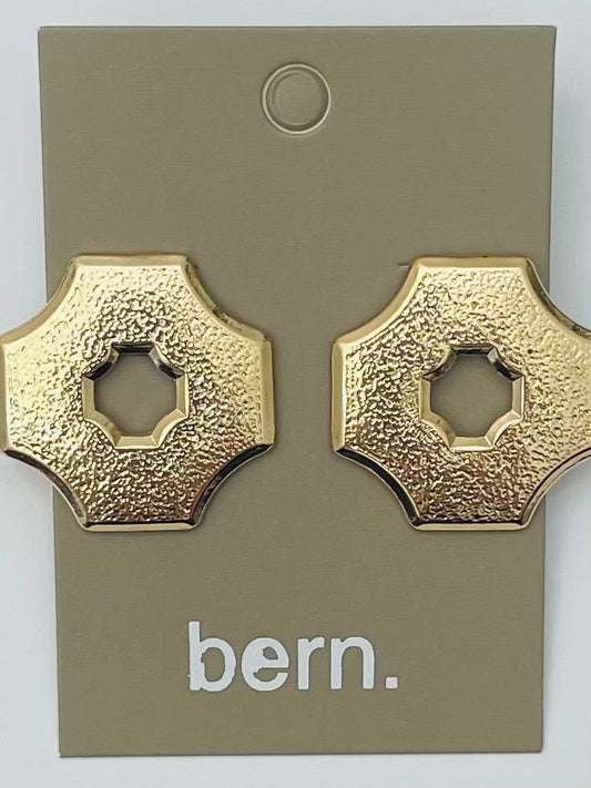 Chic Quatrefoid Gold Studs