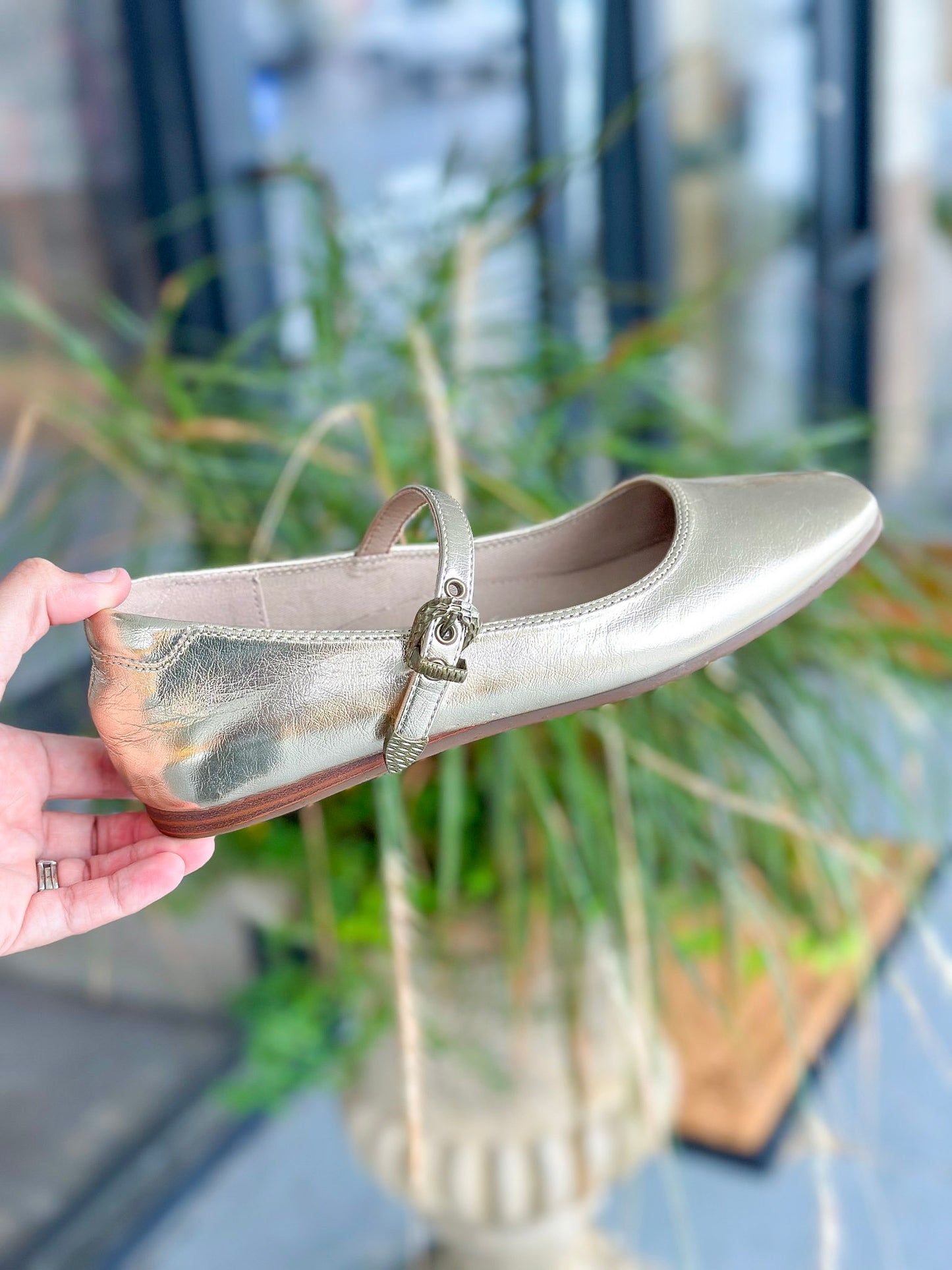 Collin Mary Jane Flat in Gold