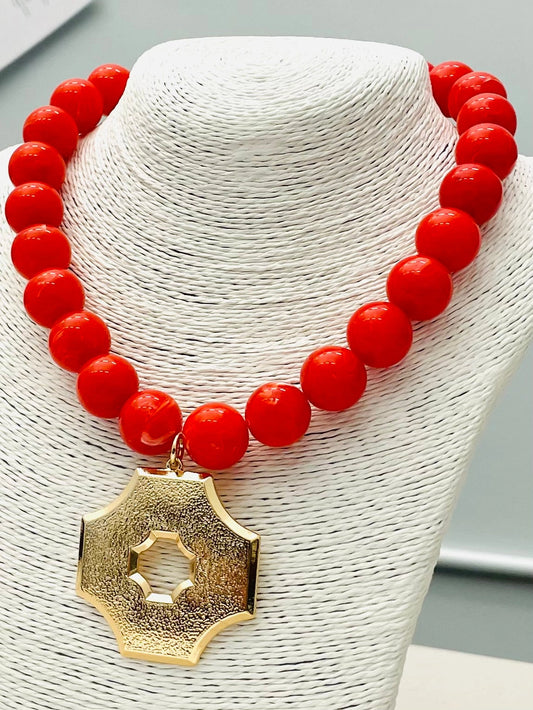 Chic Pendant Beaded Necklace in Marble Red