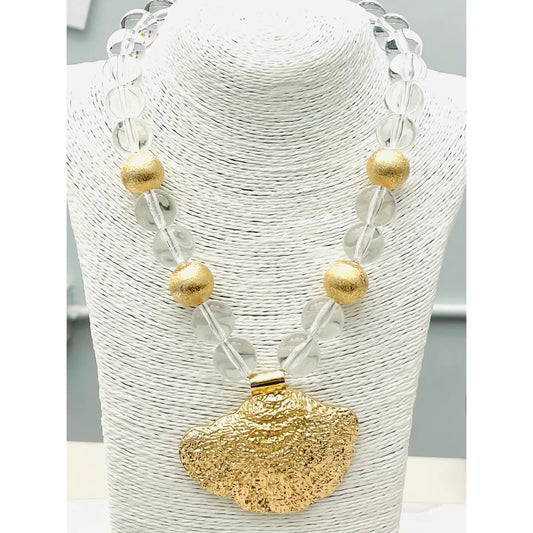 Chic The Shell Necklace in Gold/Clear