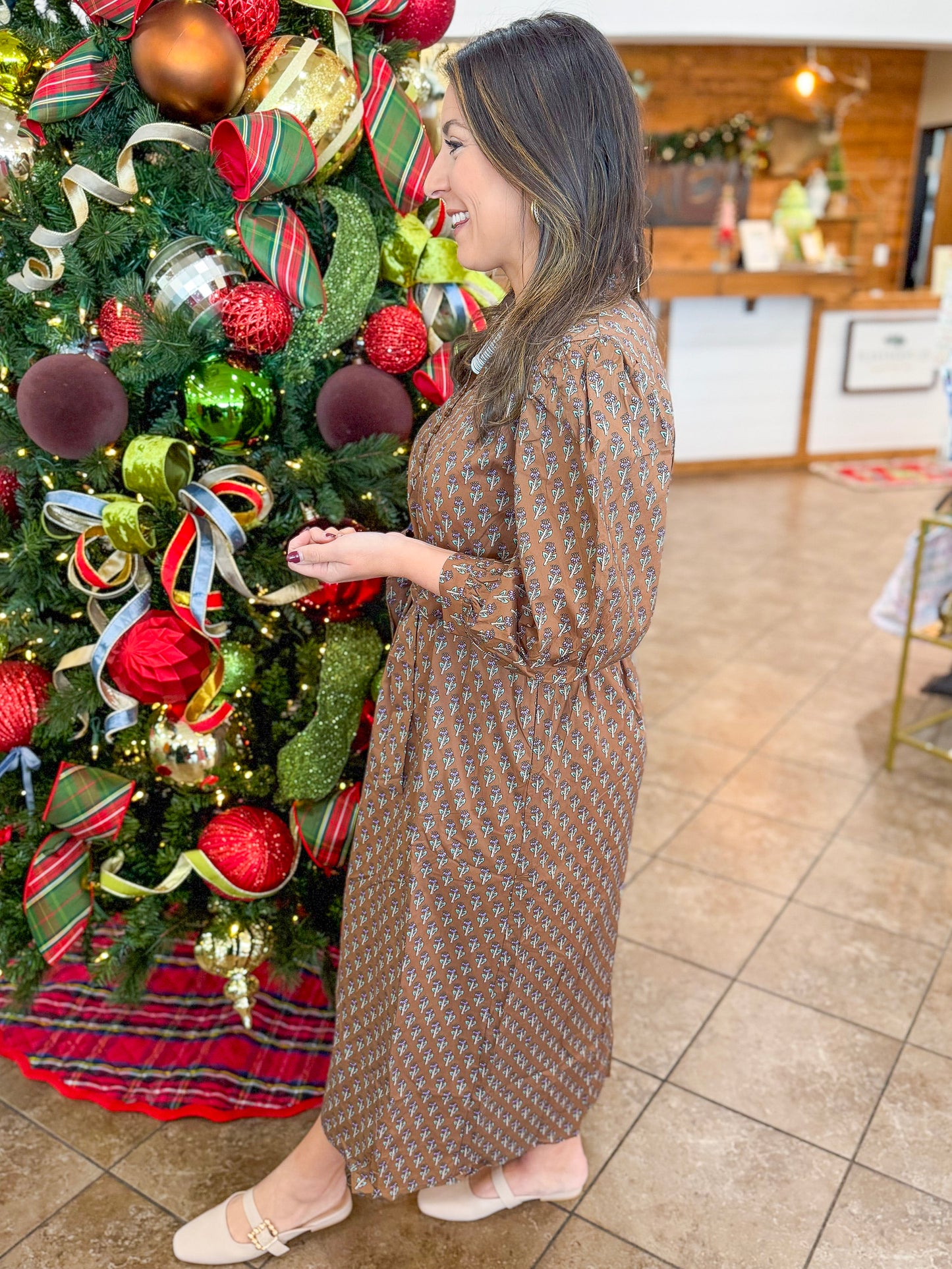 Snowfall Florals Midi Dress in Mocha