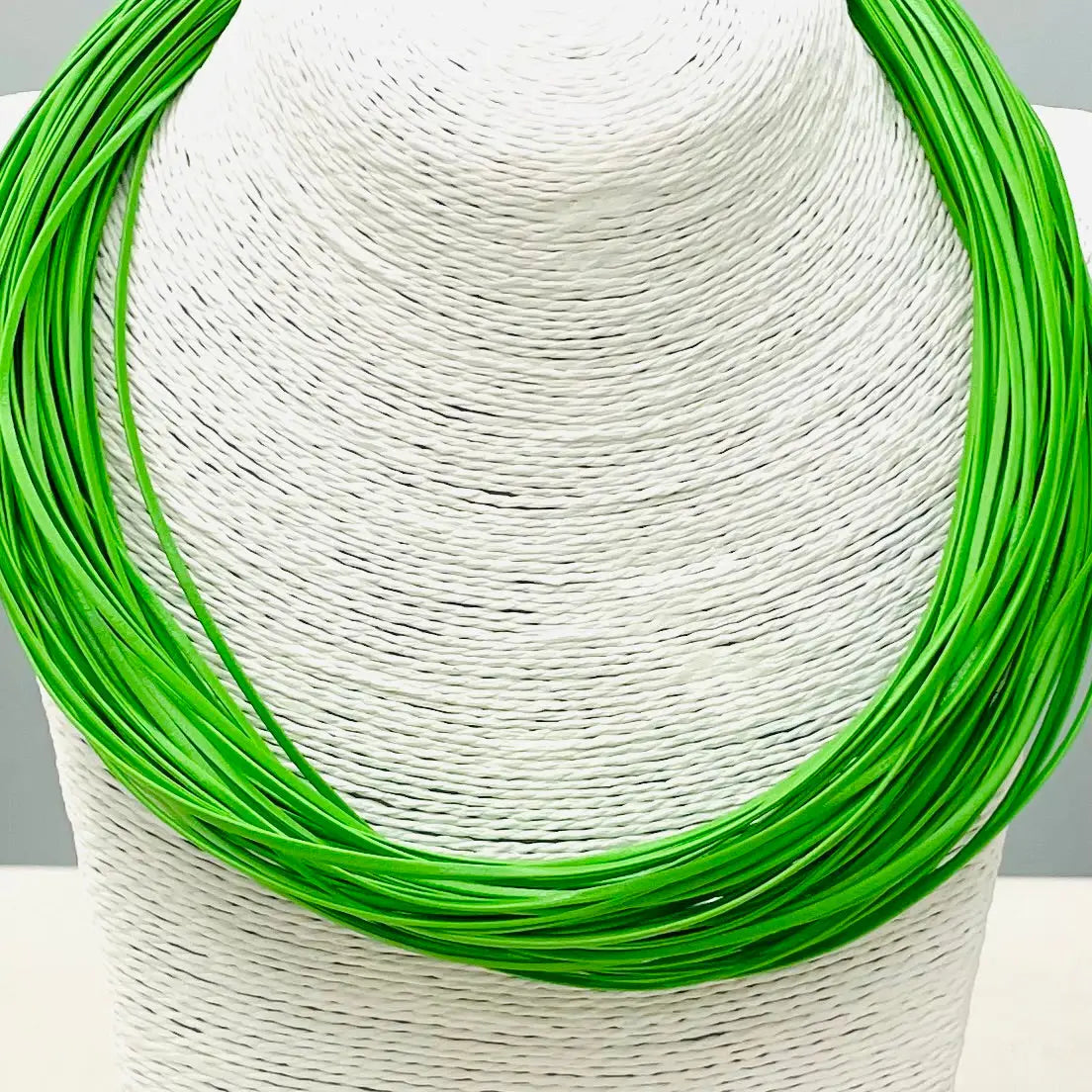 Chic Leatherette Strand in Lime
