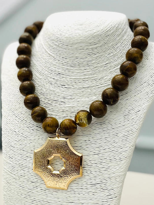 Chic Pendant Beaded Necklace in Marble Brown