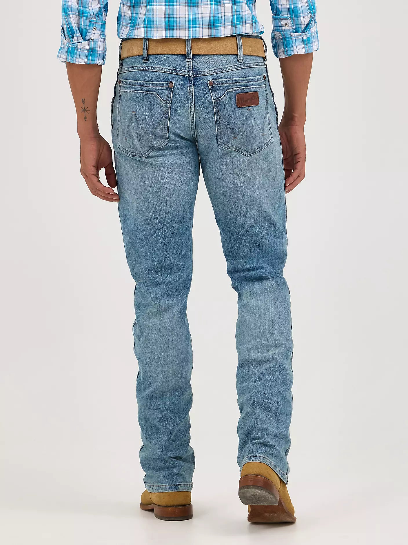 Wrangler | Men's Wrangler Retro® Slim Fit Straight Leg Jean in Jacksboro