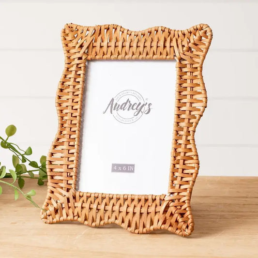 Scalloped Wicker Photo Frame - 4x6