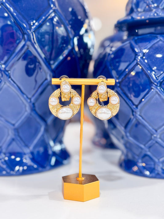 Classic Look Earrings in Pearl