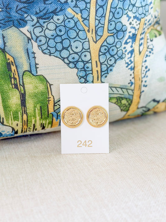 Chic Regal Stamp Gold Stud