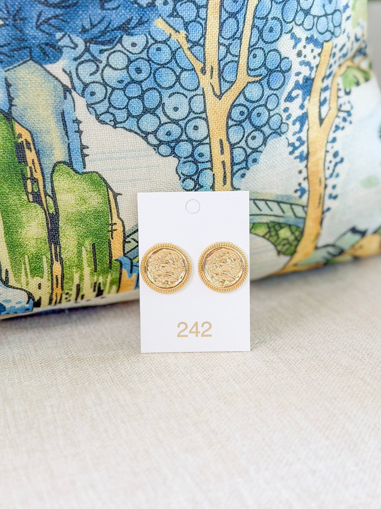 Chic Regal Stamp Gold Stud