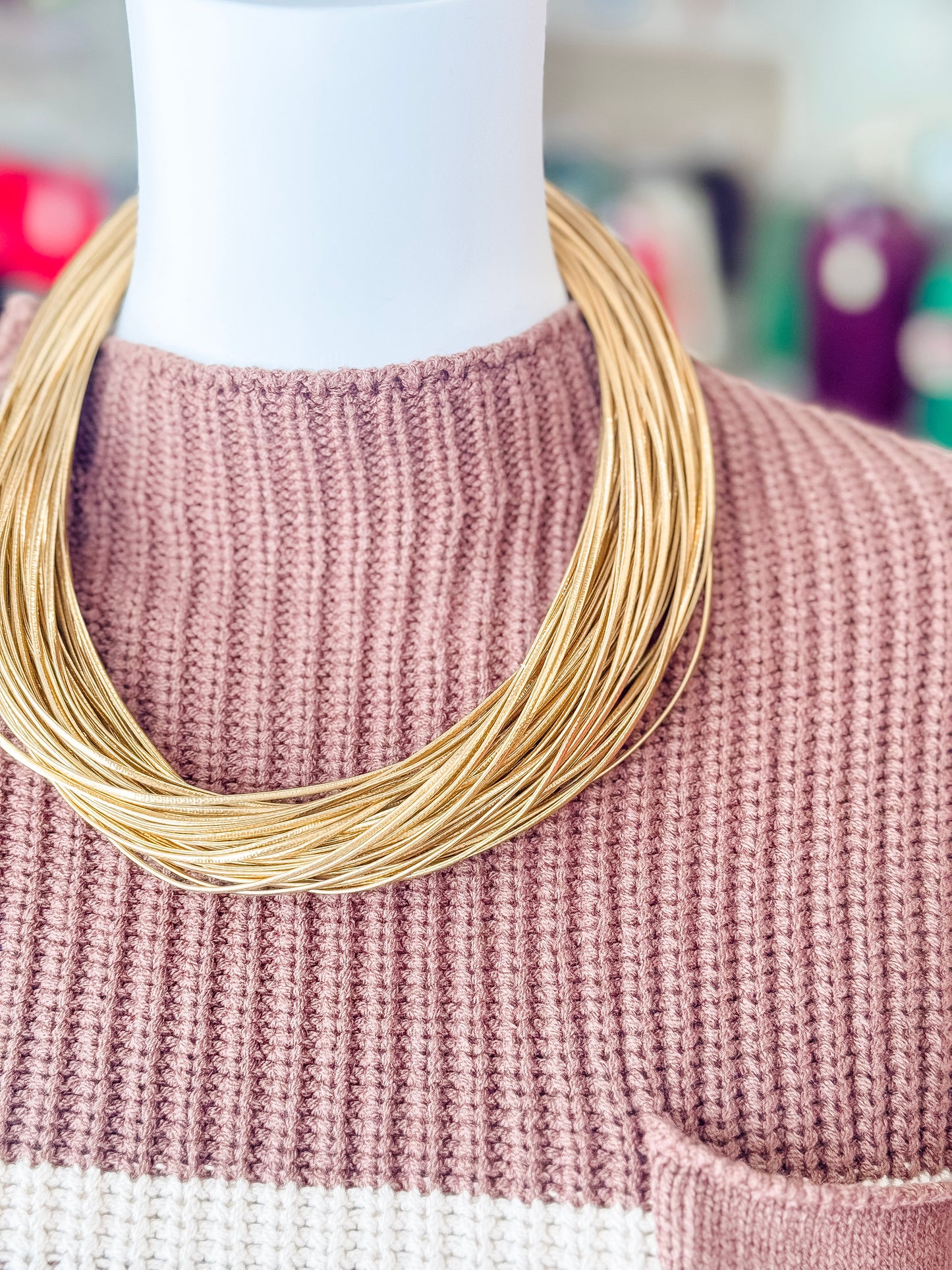 Chic Leatherette Strand in Gold
