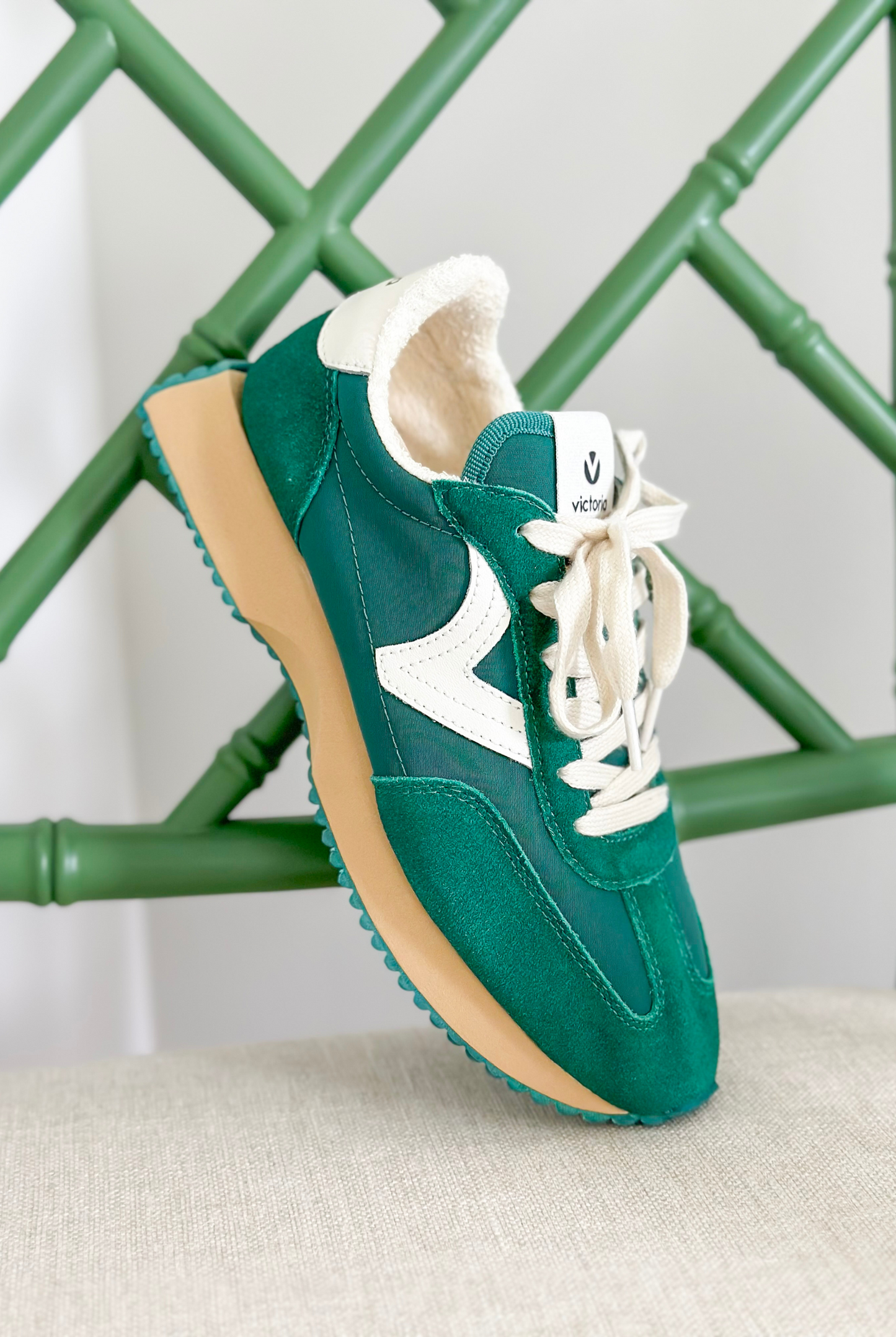 Victoria Cosmos Sneakers in Verde