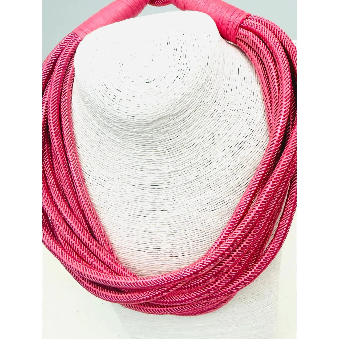 Lilly Rope Necklace in Pink