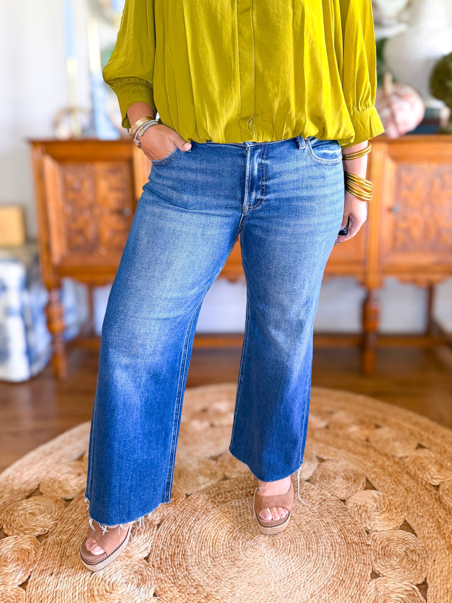Lana Mid Rise Wide Cropped Jeans