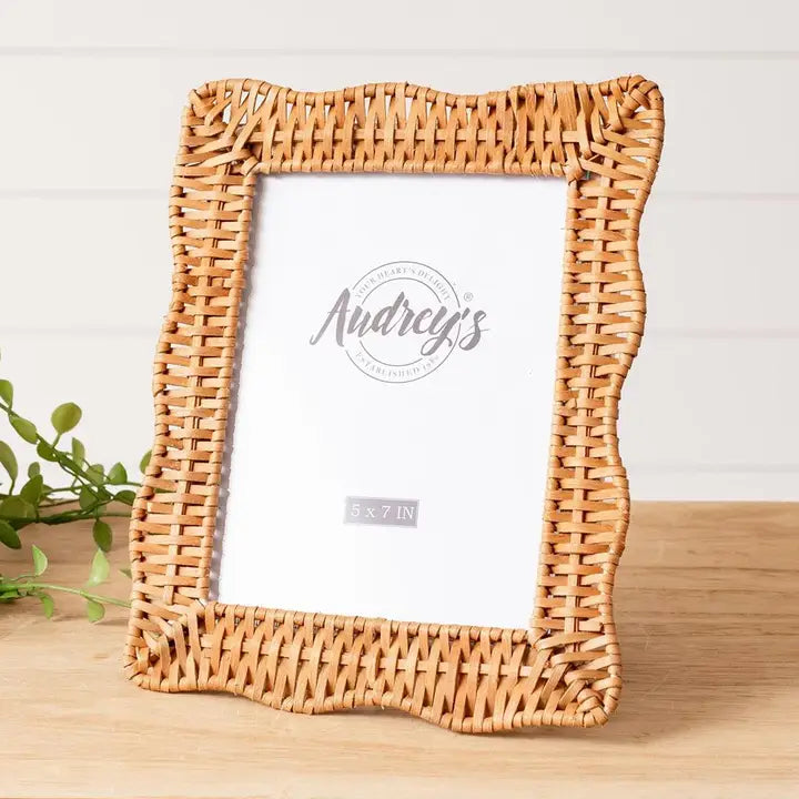 Scalloped Wicker Photo Frame - 5x7