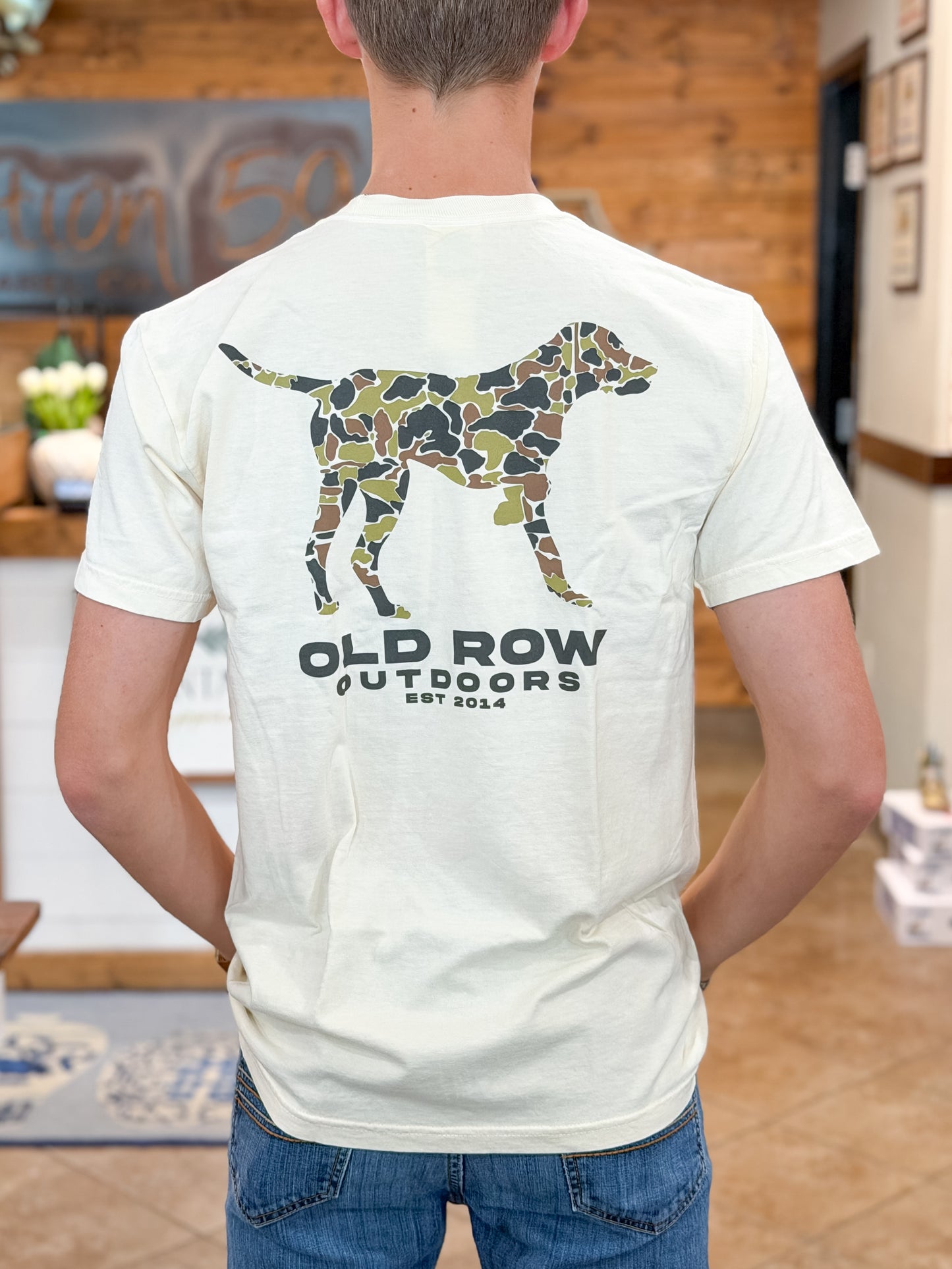 Old Row | Outdoors Pointer T-Shirt in Ivory