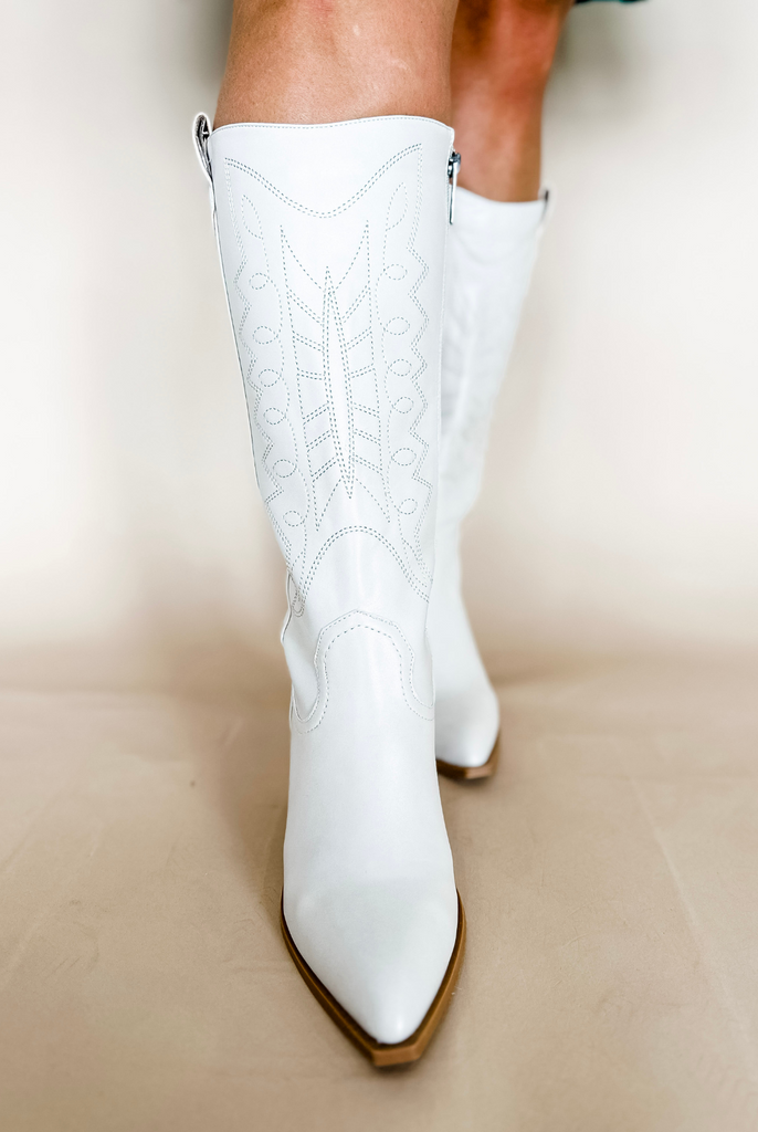 Howdy Boots in Winter White WIDE CALF Plantation 59