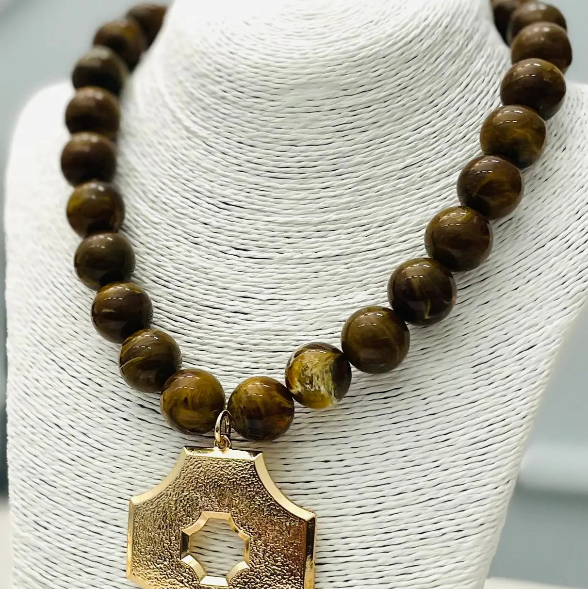 Chic Pendant Beaded Necklace in Marble Brown
