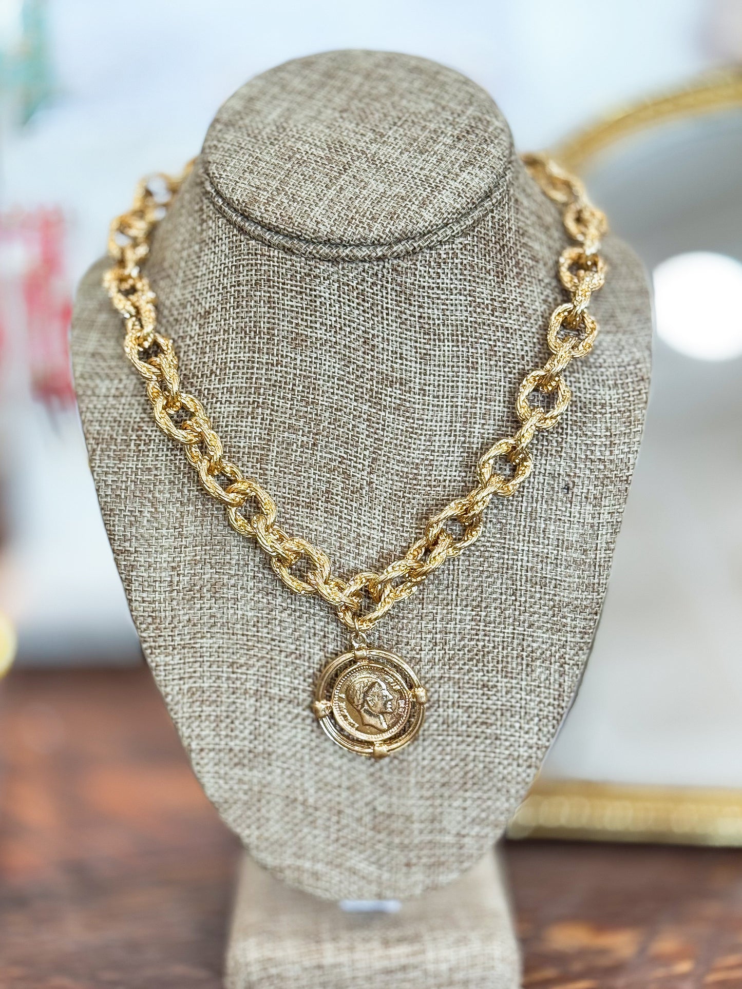 Vintage Twisted Link Coin Necklace in Gold