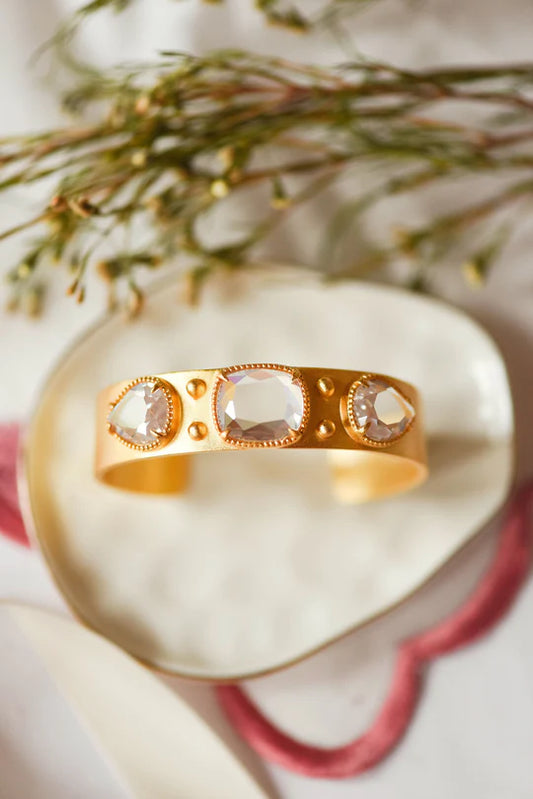 Millie Cuff in Cz