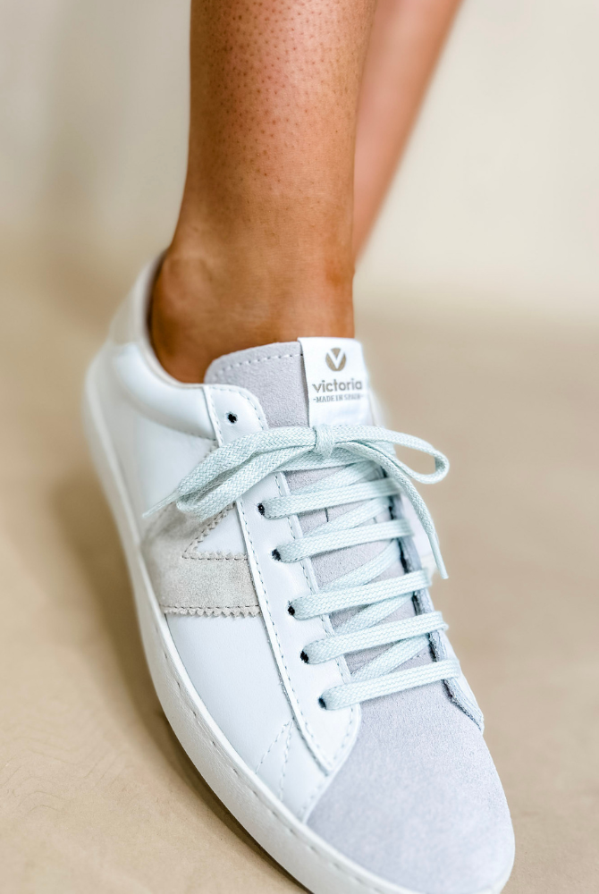 Victoria Berlin Sneakers in Hielo