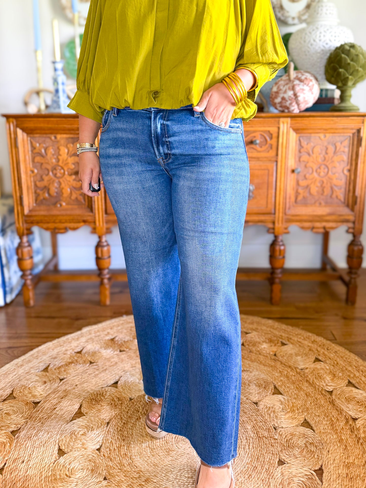 Lana Mid Rise Wide Cropped Jeans