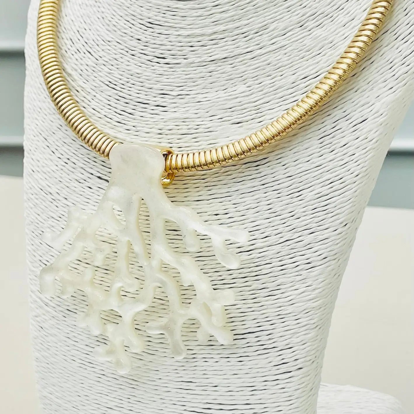 Chic White Coral Collar Necklace