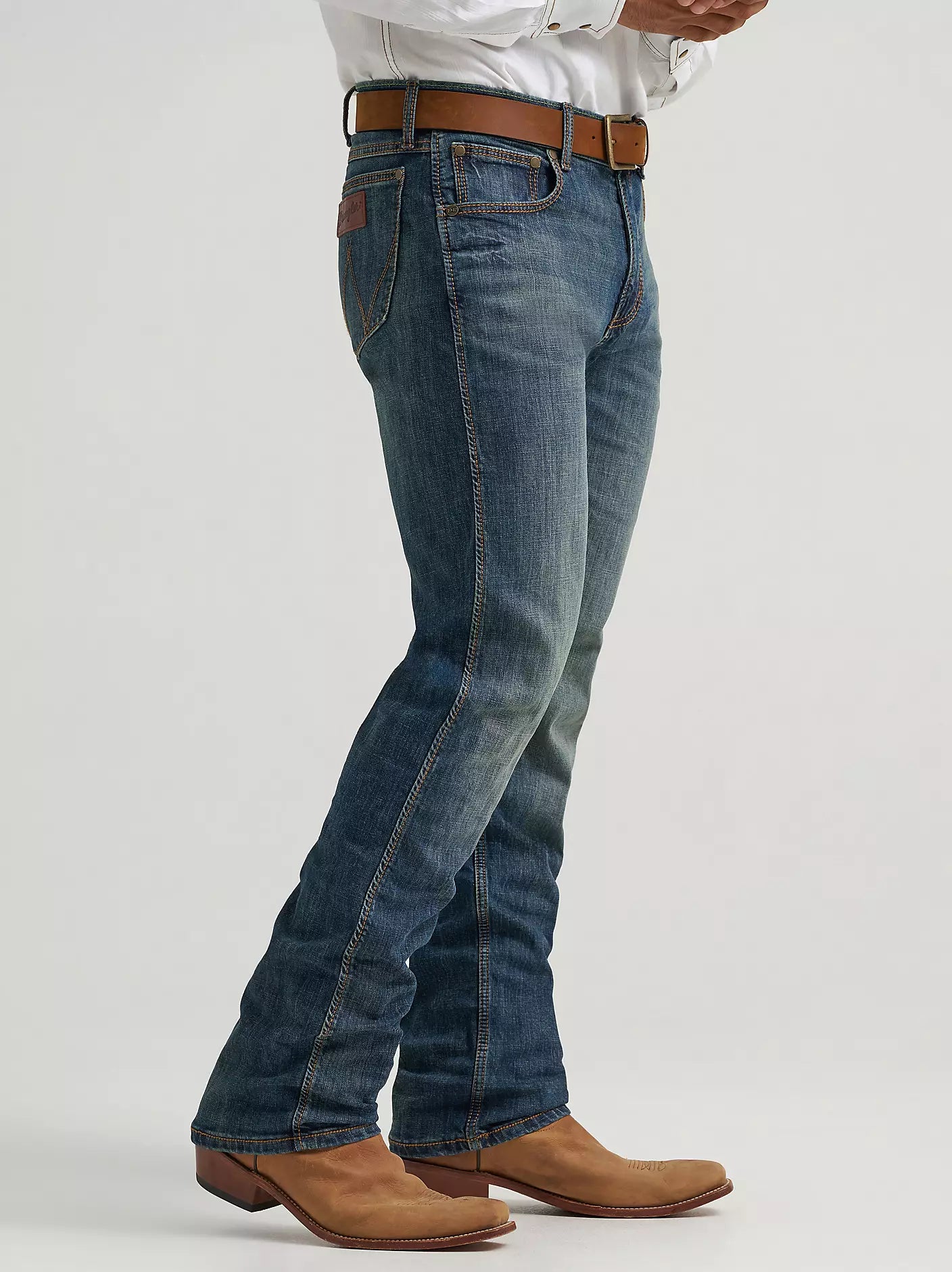Wrangler | Men's Wrangler Retro® Slim Fit Straight Leg Jean in Bozeman
