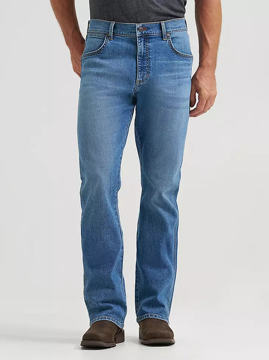 Wrangler | Men's Wrangler Retro® Relaxed Fit Boot Cut Jean in Evans