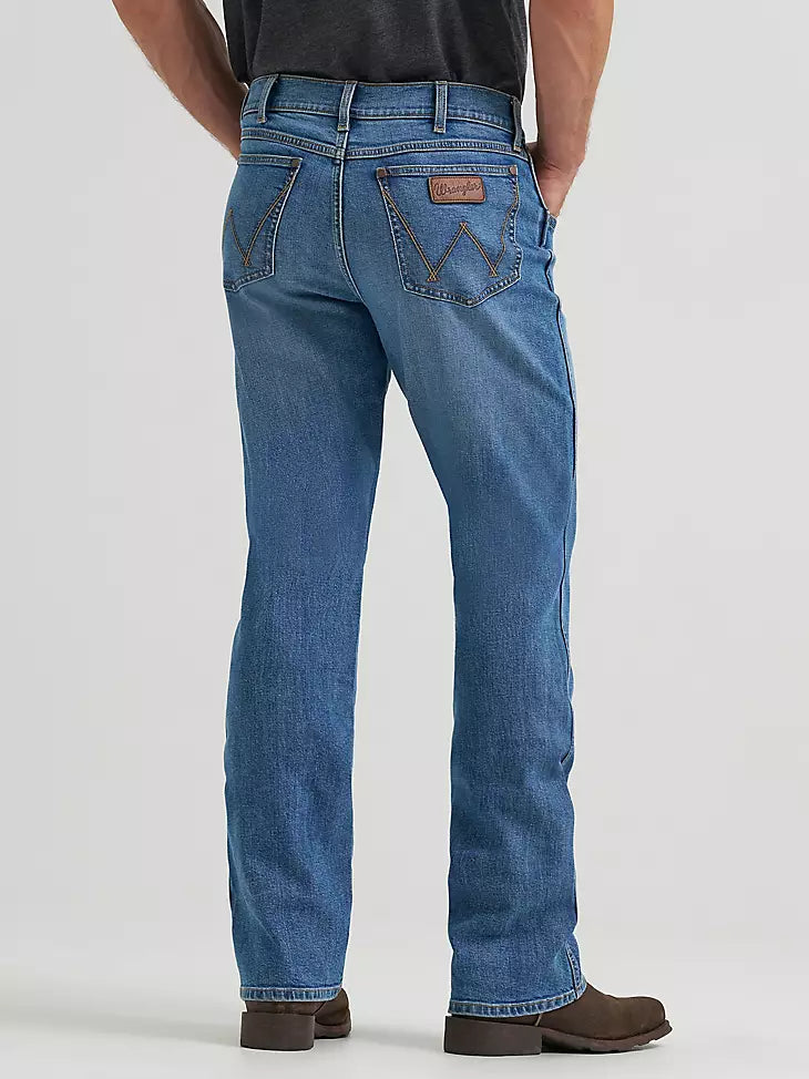 Wrangler | Men's Wrangler Retro® Relaxed Fit Boot Cut Jean in Evans