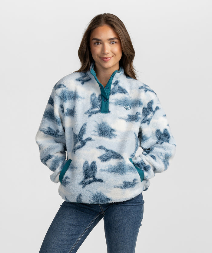 Southern Shirt Co. | Women's Cozy Cabin Pullover in Skybound