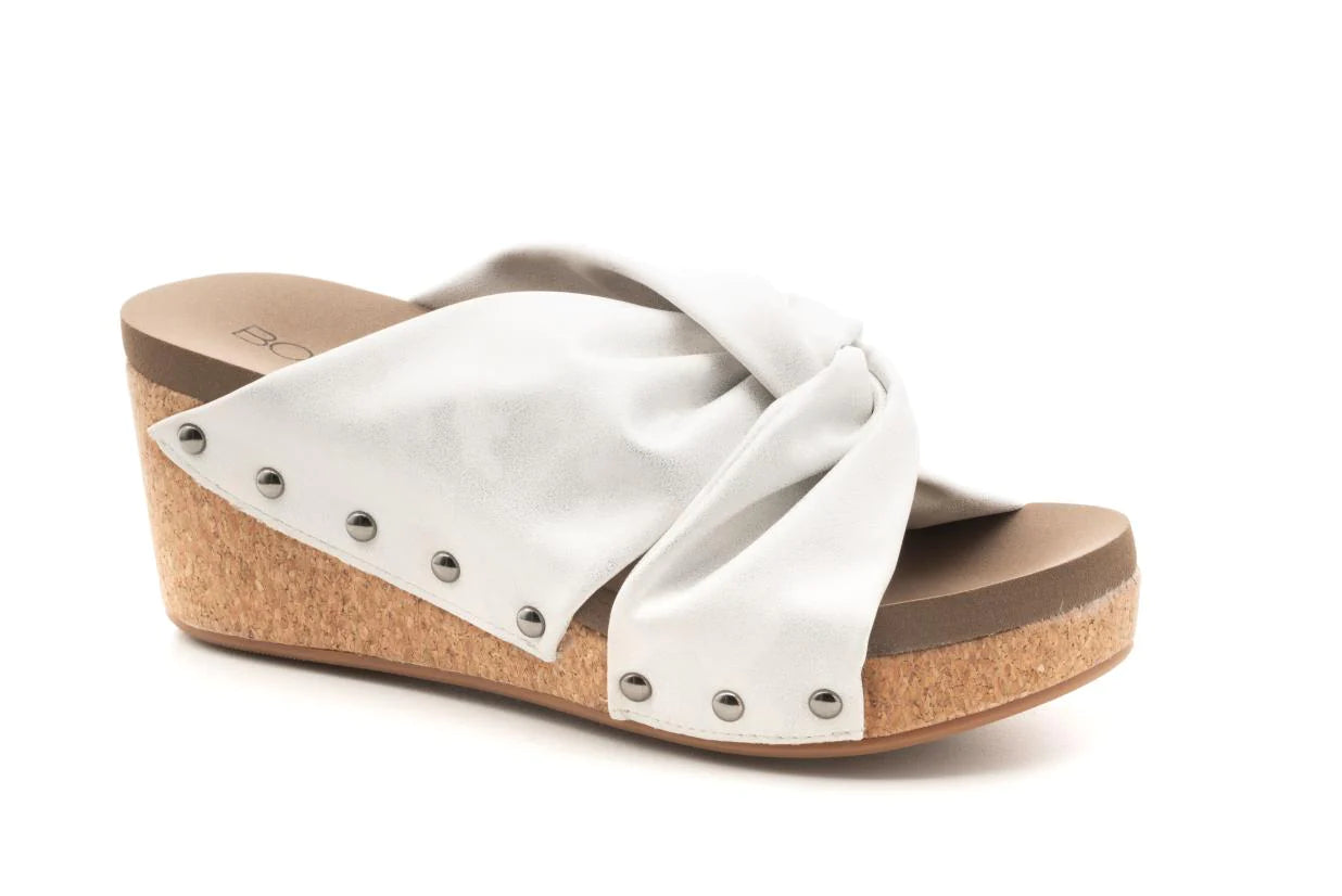 Cheerful Wedge in White Metallic